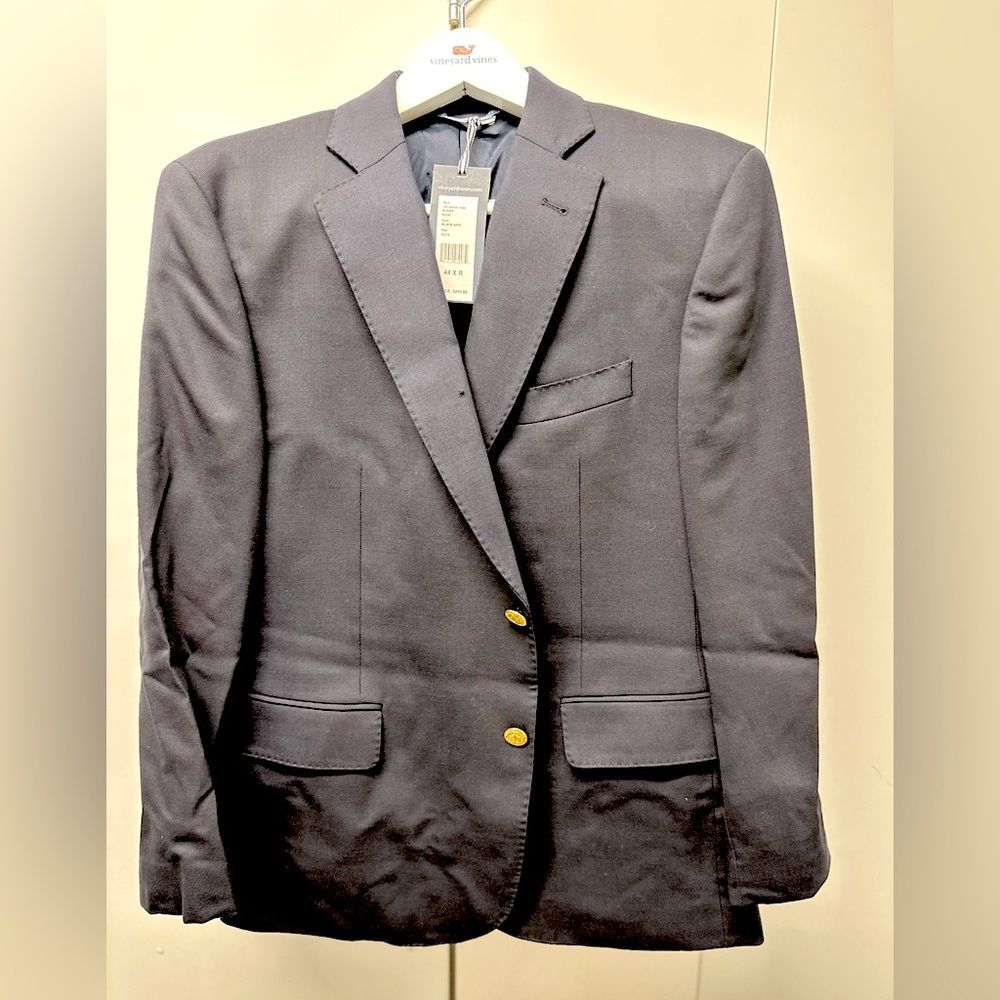 NWT Vineyard Vines navy blue blazer 44R. Has been tailored in the sleeves.